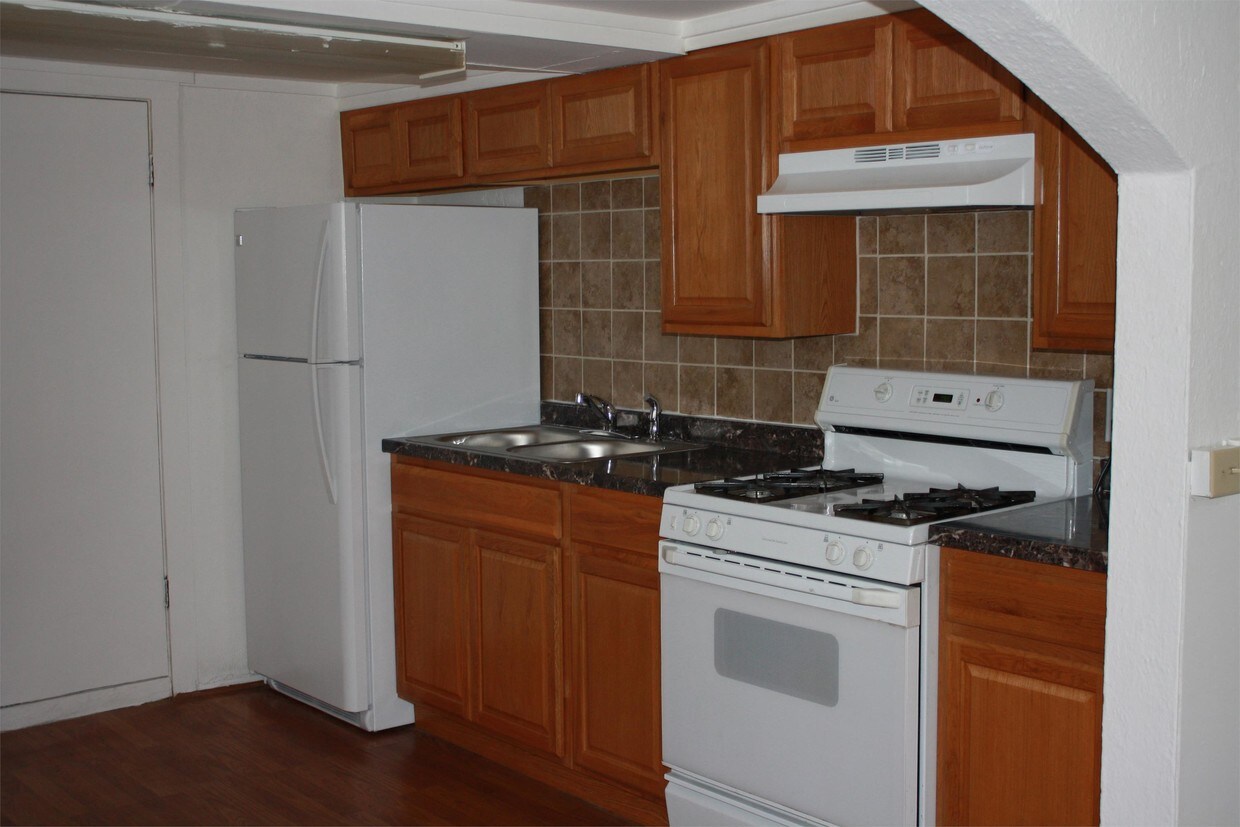 Primary Photo - 2510 Evans Ave