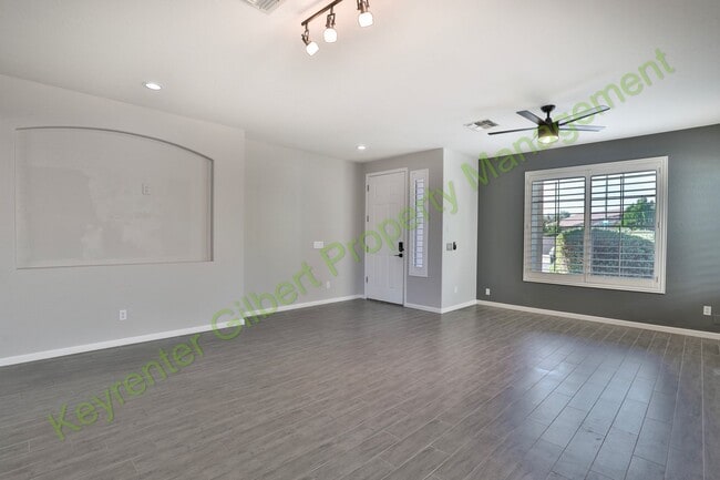 Building Photo - Spacious 4-Bedroom Home with Pool in Gilbe...