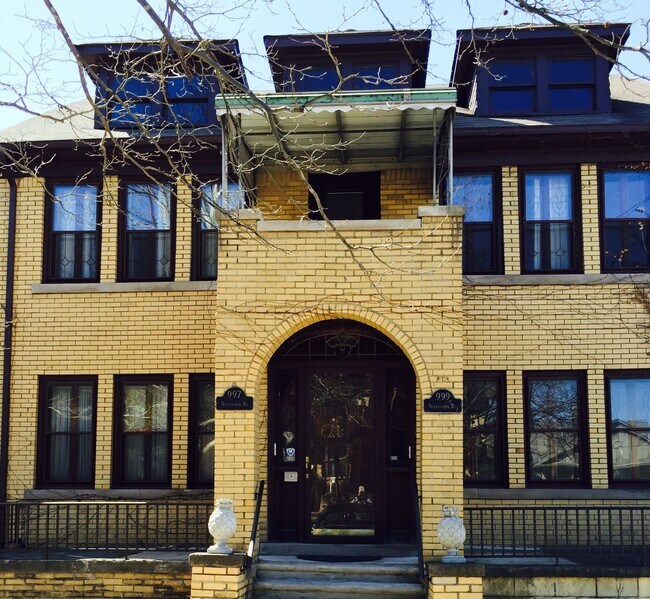 Vista de la calle del edificio - 997 Nottingham Rd