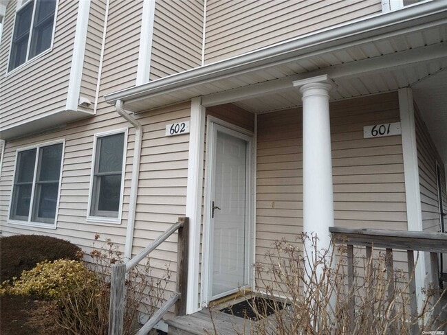 Building Photo - 602 Willow Pond Dr