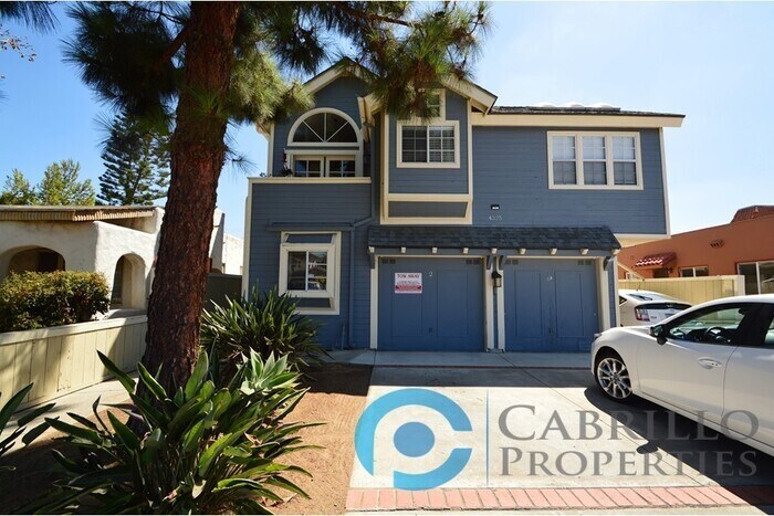 Primary Photo - Spacious 2bd/2ba Condo with 2 car garage