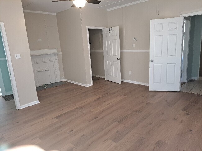 Foto del edificio - 1004 W 5th Ave