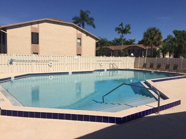 Foto del edificio - 9413 Boca Cove Cir