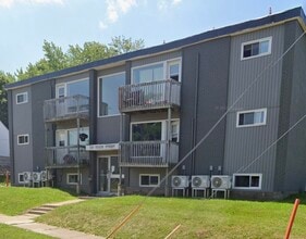 Building Photo - 266 Reade St