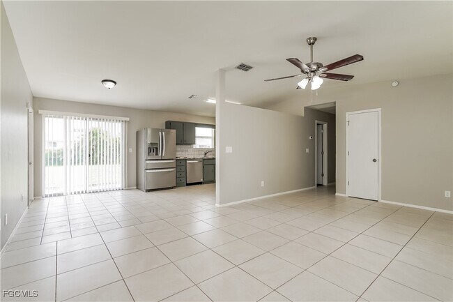 Foto del edificio - 823 NE 18th St