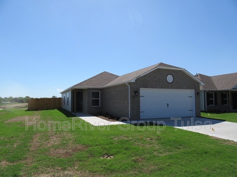 Primary Photo - 14231 N 74th E Ave