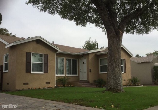 Building Photo - 3 br, 1 bath House - 3263  Genevieve st.