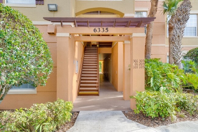 Cute 3/2 Condo in Horizons at Vista Lakes (Gated) with Updated Flooring and Front Parking Space - Cute 3/2 Condo in Horizons at Vista Lakes (Gated) with Updated Flooring and Front Parking Space