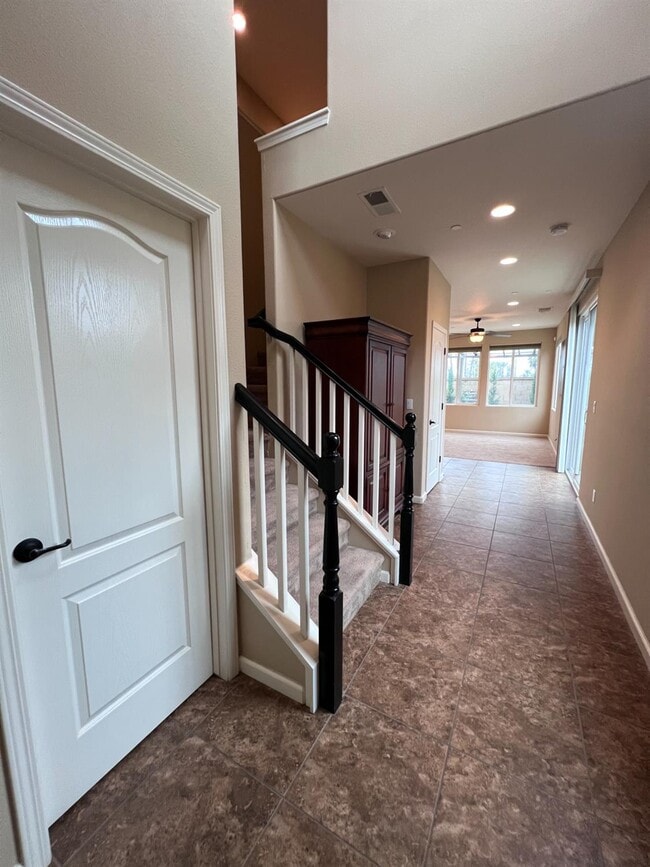 Building Photo - 2020 Makenna Dr