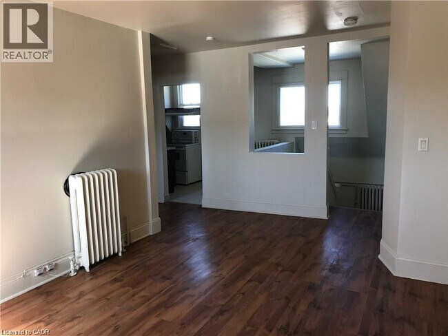 Photo du bâtiment - 303 E 19th St