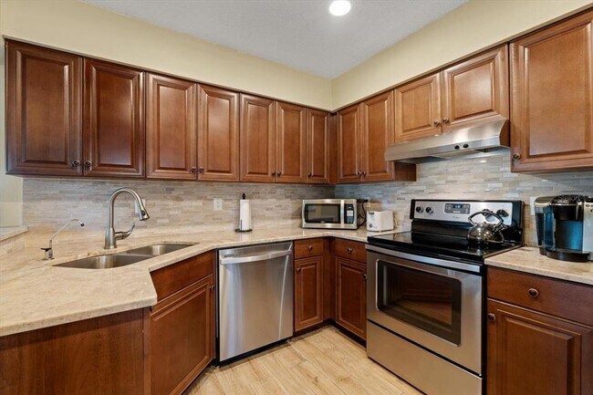 Building Photo - 5753 Avista Dr