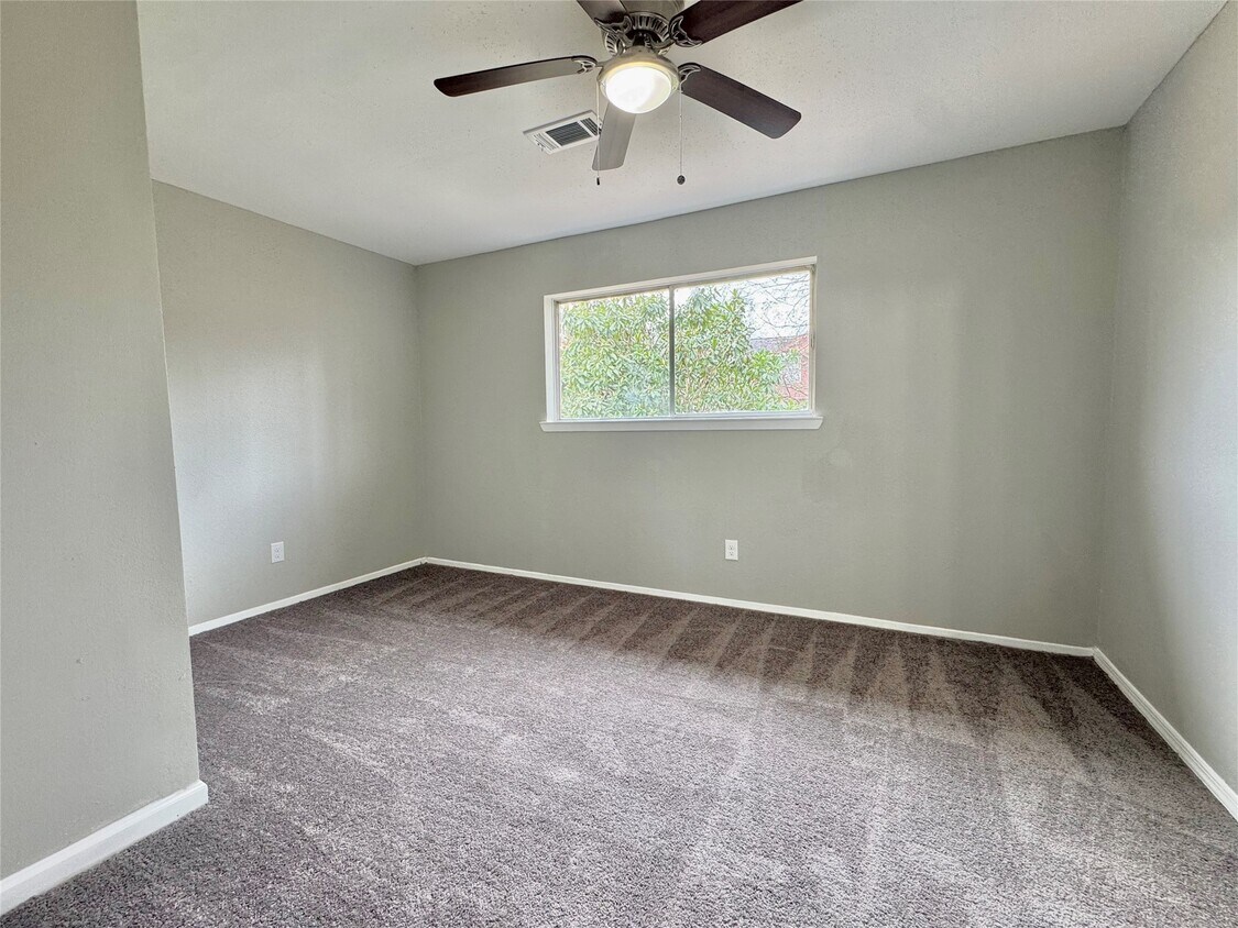 Building Photo - 5538 Mackinaw St