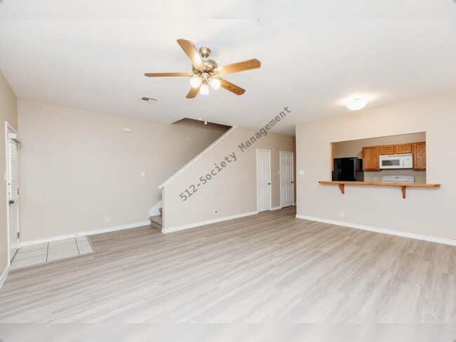 Building Photo - 212 Sandstone Dr