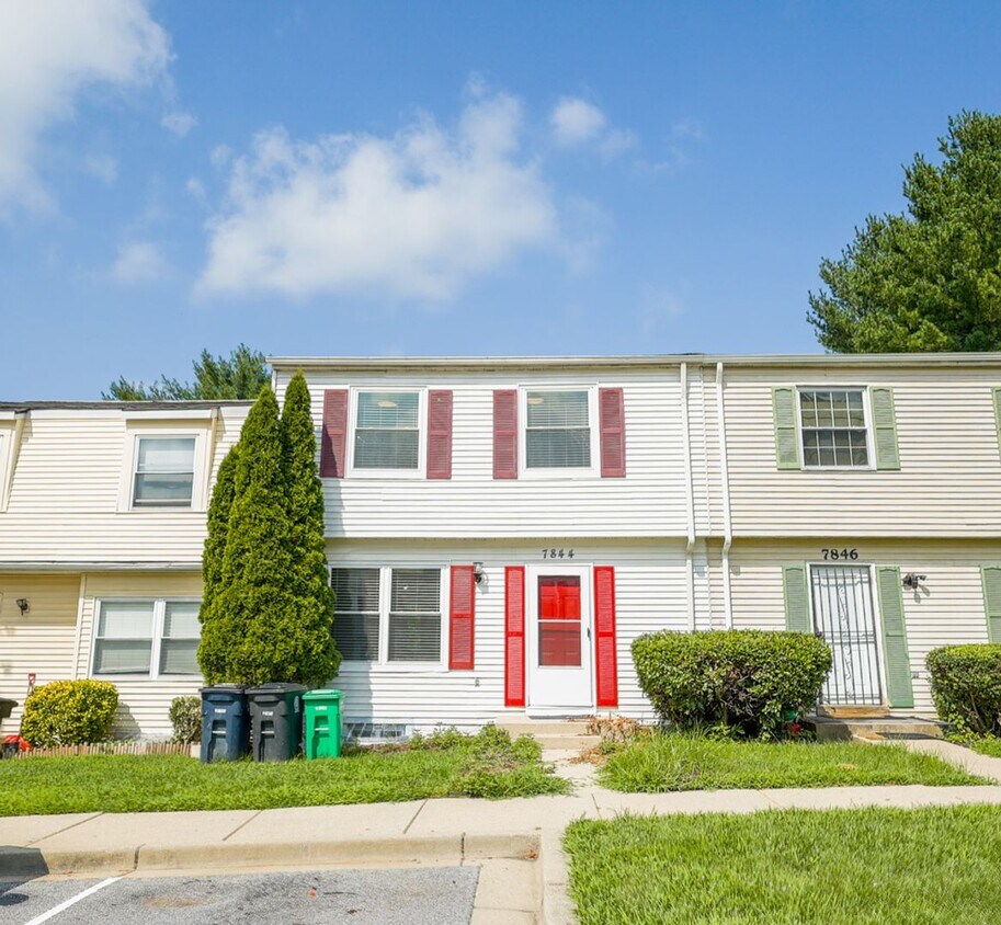 Foto principal - Amazing 3 BR/1.5 BA Townhome in Landover!
