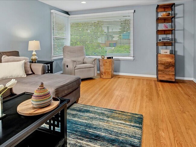 Building Photo - North Green Lake Home