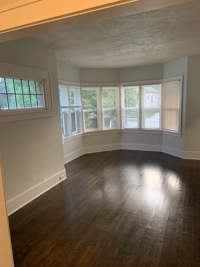 Foto del edificio - 1329 Blaine Ave
