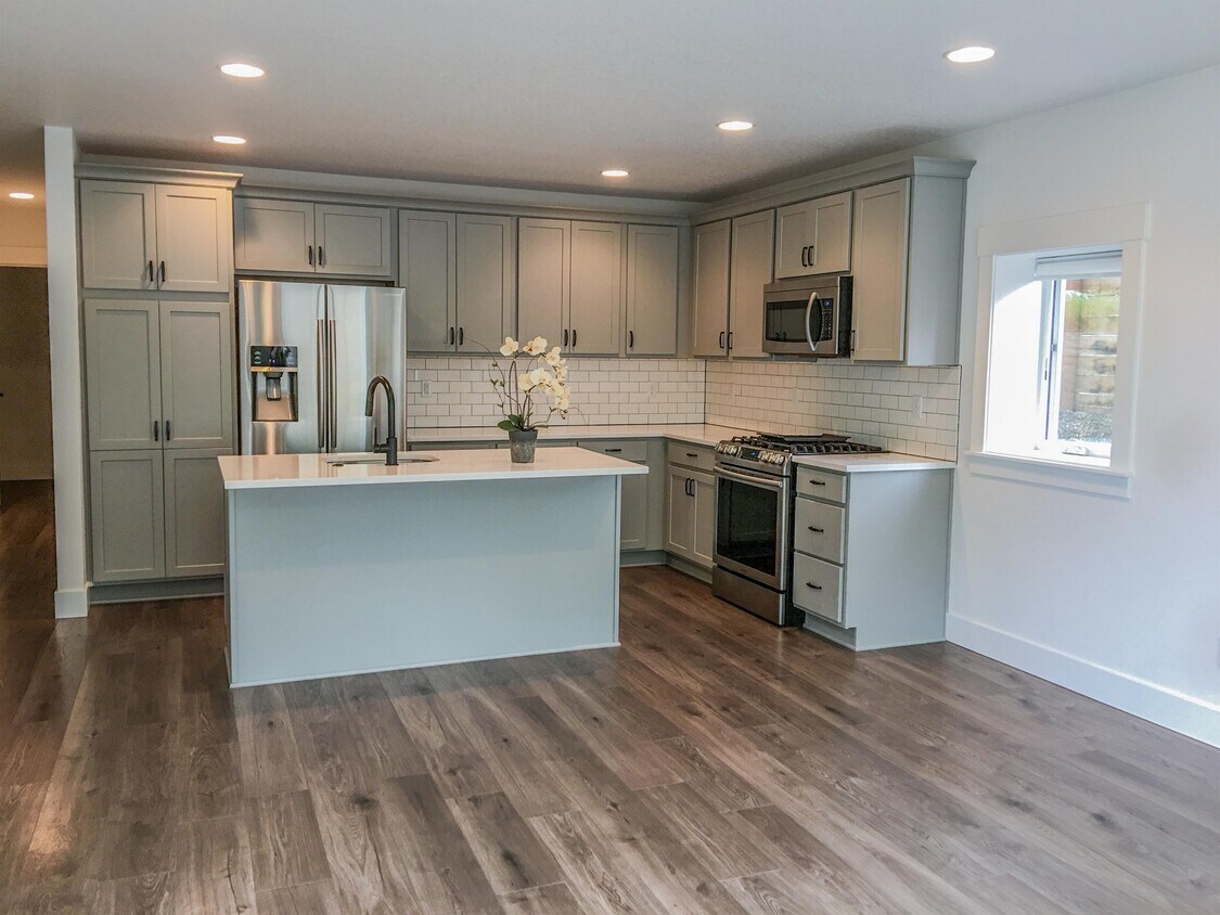 4190 SE Knapp St, Portland, OR 97202 House for Rent in Portland, OR