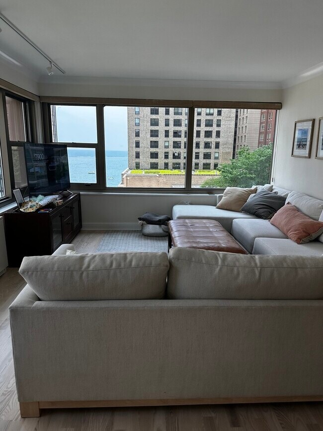 Foto del edificio - 247 E Chestnut St