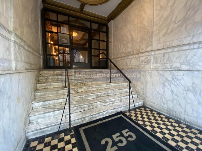 Foto del edificio - 255 Fort Washington Ave