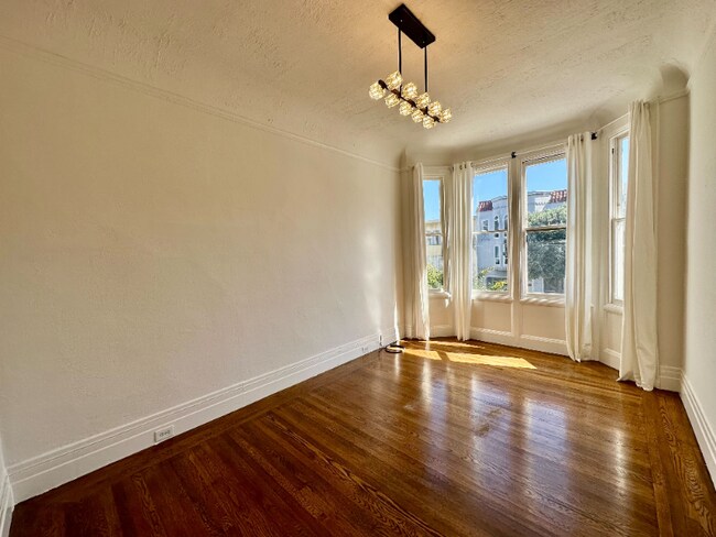 Building Photo - 457 25th Ave