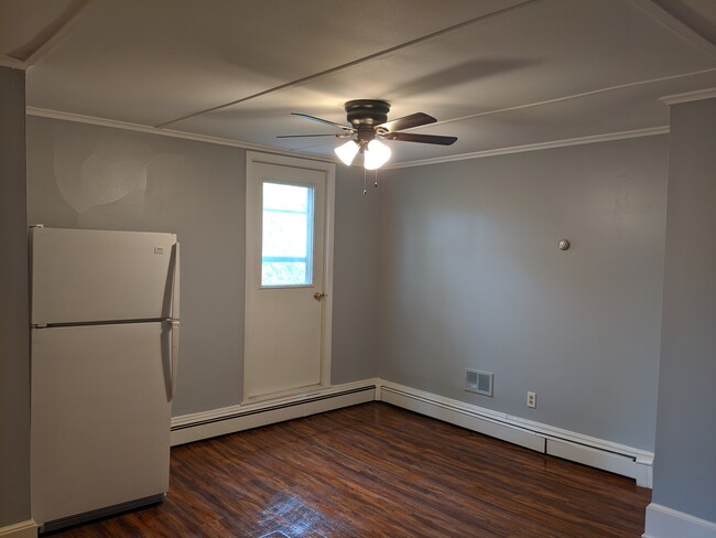 Door to patio, dining/living area - 432 nw Barstow st