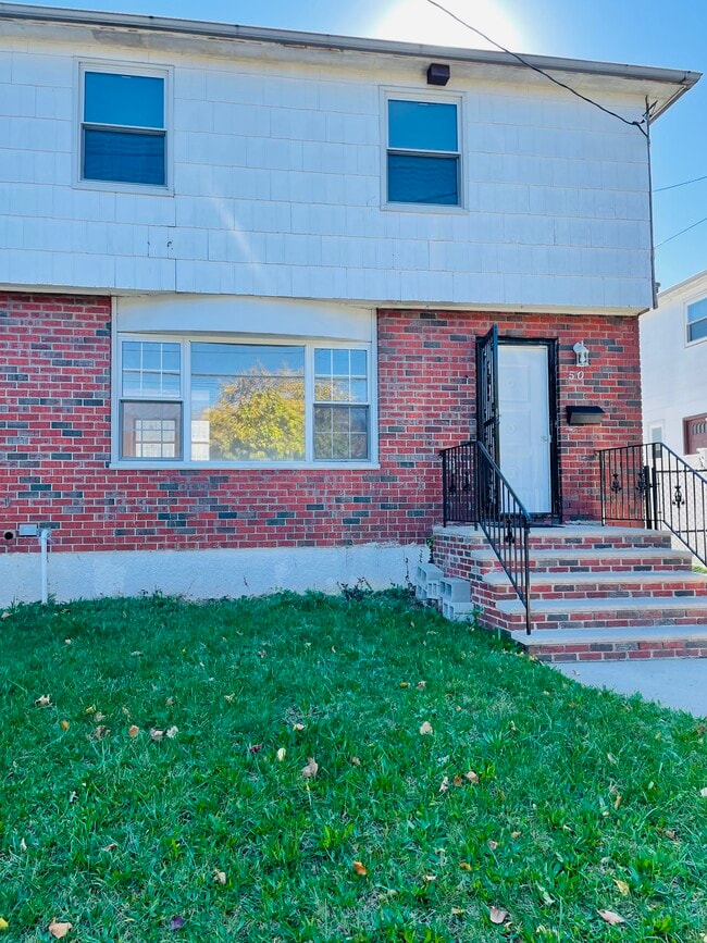 Building Photo - 50 Monsey Pl