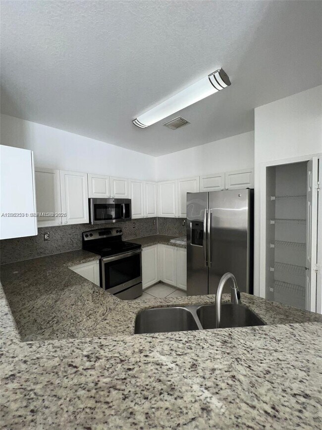Foto del edificio - 4847 NW 108th Ct