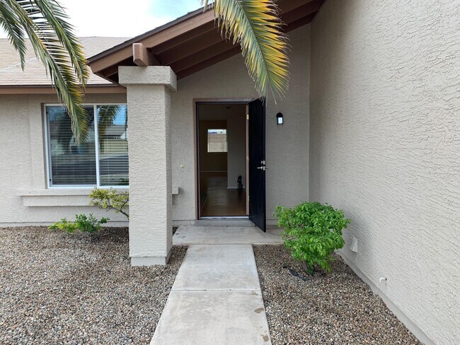 Foto del edificio - 3063 W Irma Ln