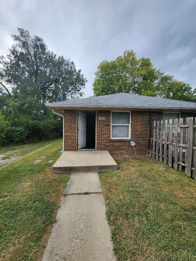 Two Bedroom Duplex Near 34TH AND KEYSTONE House Rental in