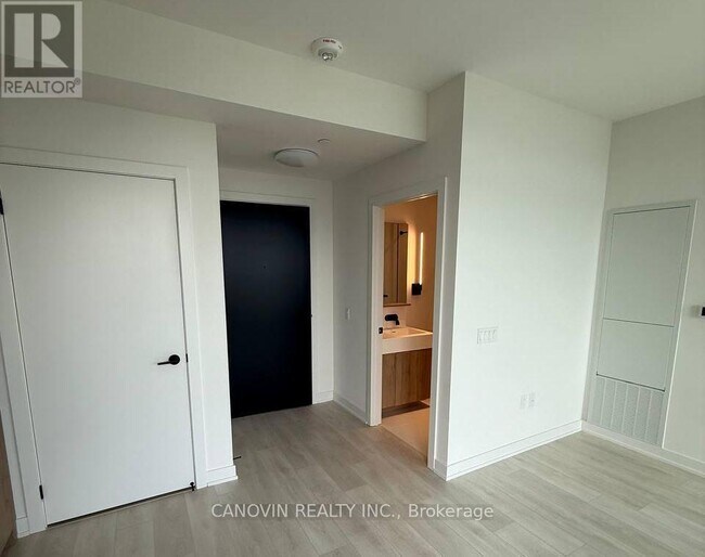 Photo du bâtiment - 117-3117 Broadway Ave