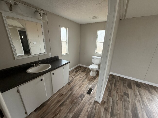 Foto del edificio - 80 Redwood Ln