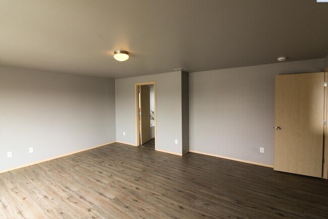 Foto del edificio - 4 Bed/2.5 Bath House in West Pasco