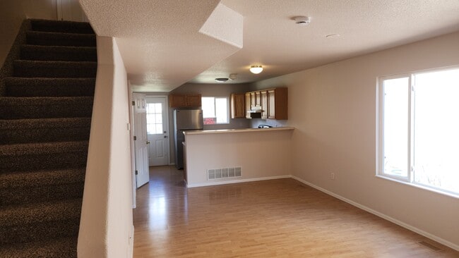 Living room into kitchen - 7944 Antelope Valley Pt