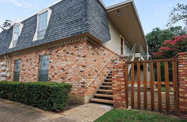Foto del edificio - Room in Condo on Fleetwood Oaks Ave