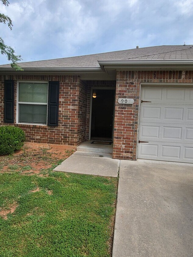 907 West Prairie Wind Way, Mustang, OK 73064 House Rental in Mustang