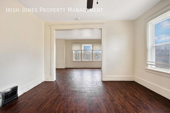 Foto del edificio - 137 Wilkes Ave