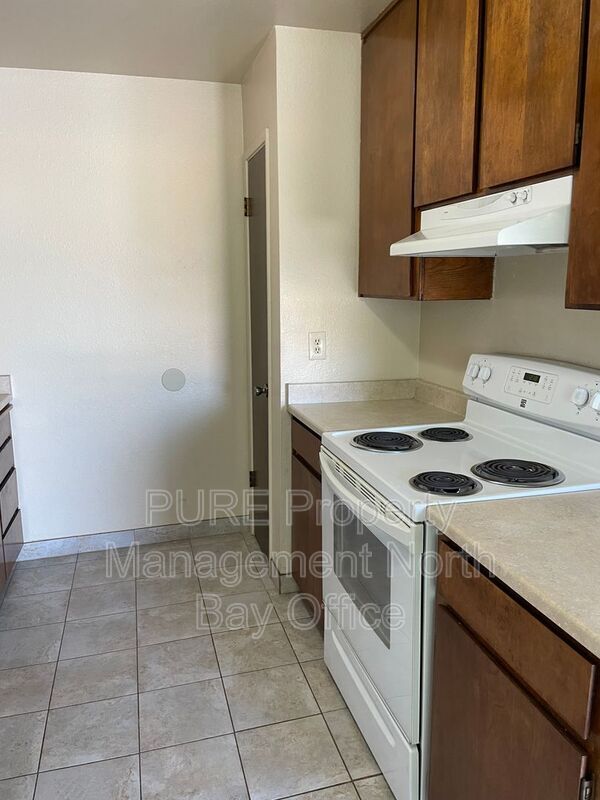 Foto del edificio - 1546 N Bush St
