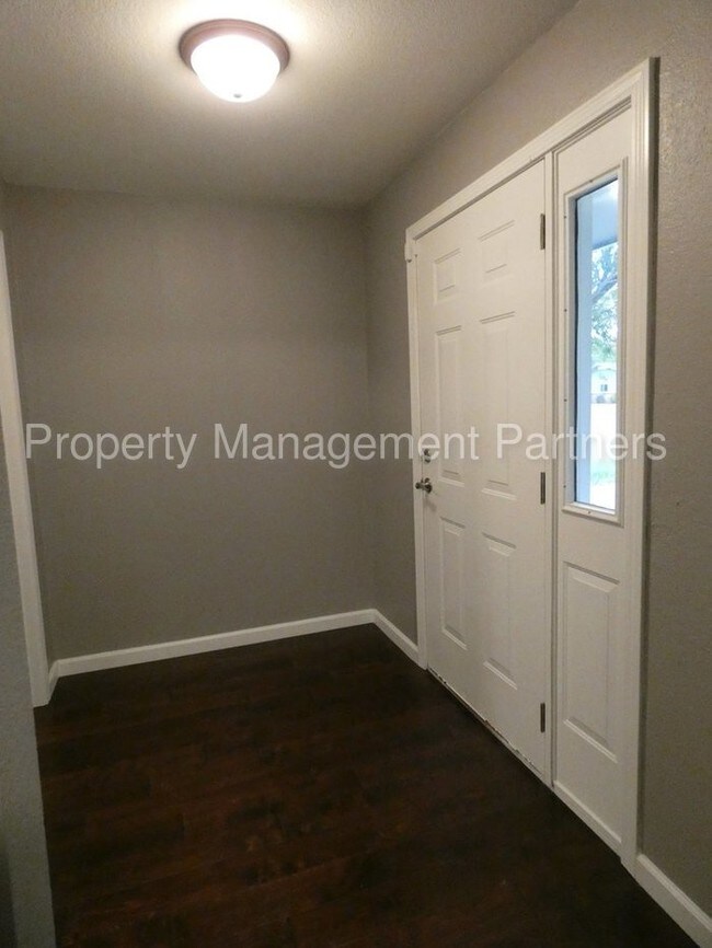 Foto del edificio - 1722 Terry Ln