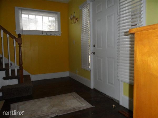Building Photo - 35 Oneida St