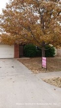 Building Photo - 6115 8th Dr