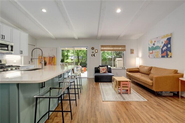 Foto del edificio - 2711 Sherwood Ln