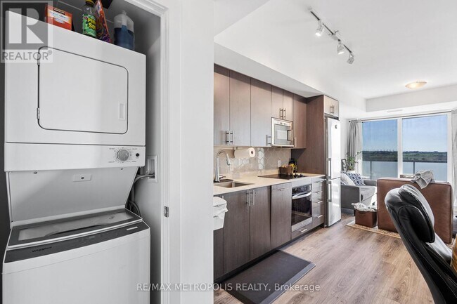 Photo du bâtiment - 2545-2545 Simcoe St N