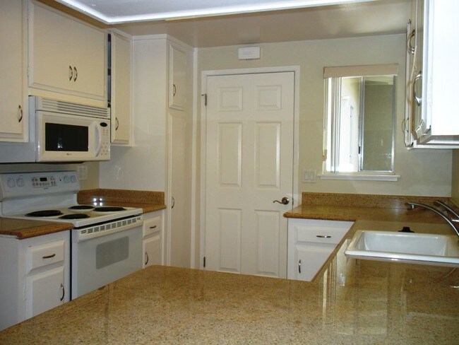 Building Photo - 3 Bedroom Los Gatos Duplex off Pollard