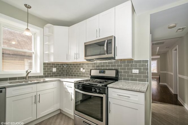 Photo - 7831 S Loomis Blvd Apartment