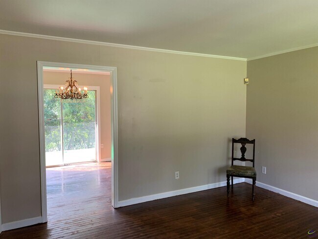 Foto del edificio - 3240 Commodore Dr