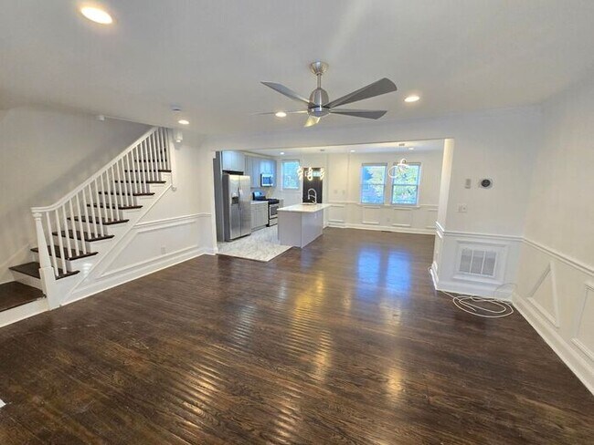 Building Photo - 4 Bedrooms 3 Bathrooms