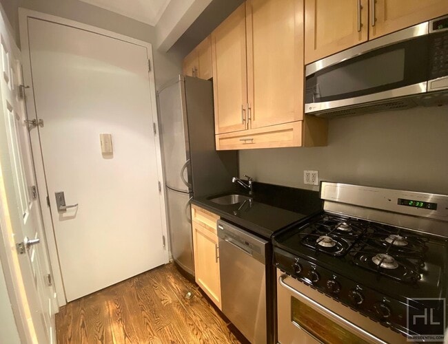 Building Photo - East 13th Street