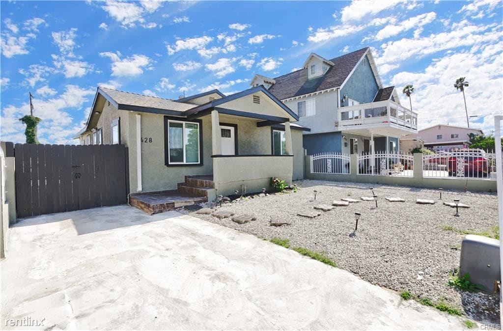 Primary Photo - 3 br, 1 bath House - 428 W 109th St
