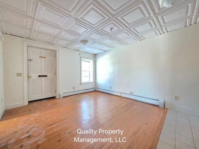 Building Photo - 128 Hammond St