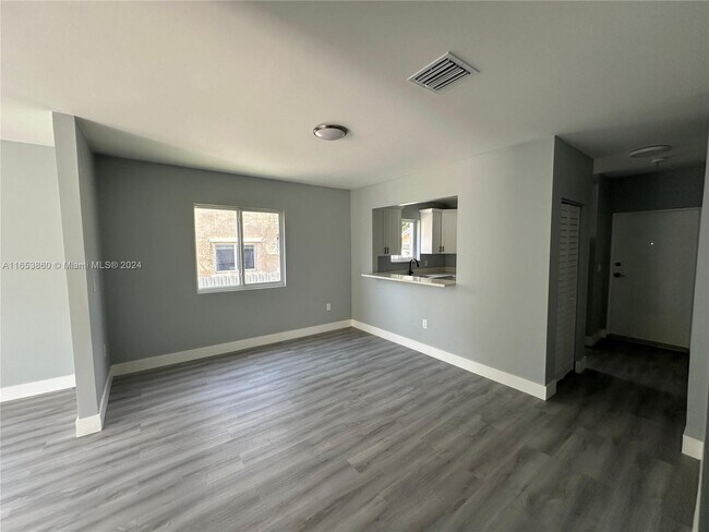 Foto del edificio - 265 NW 81st St.